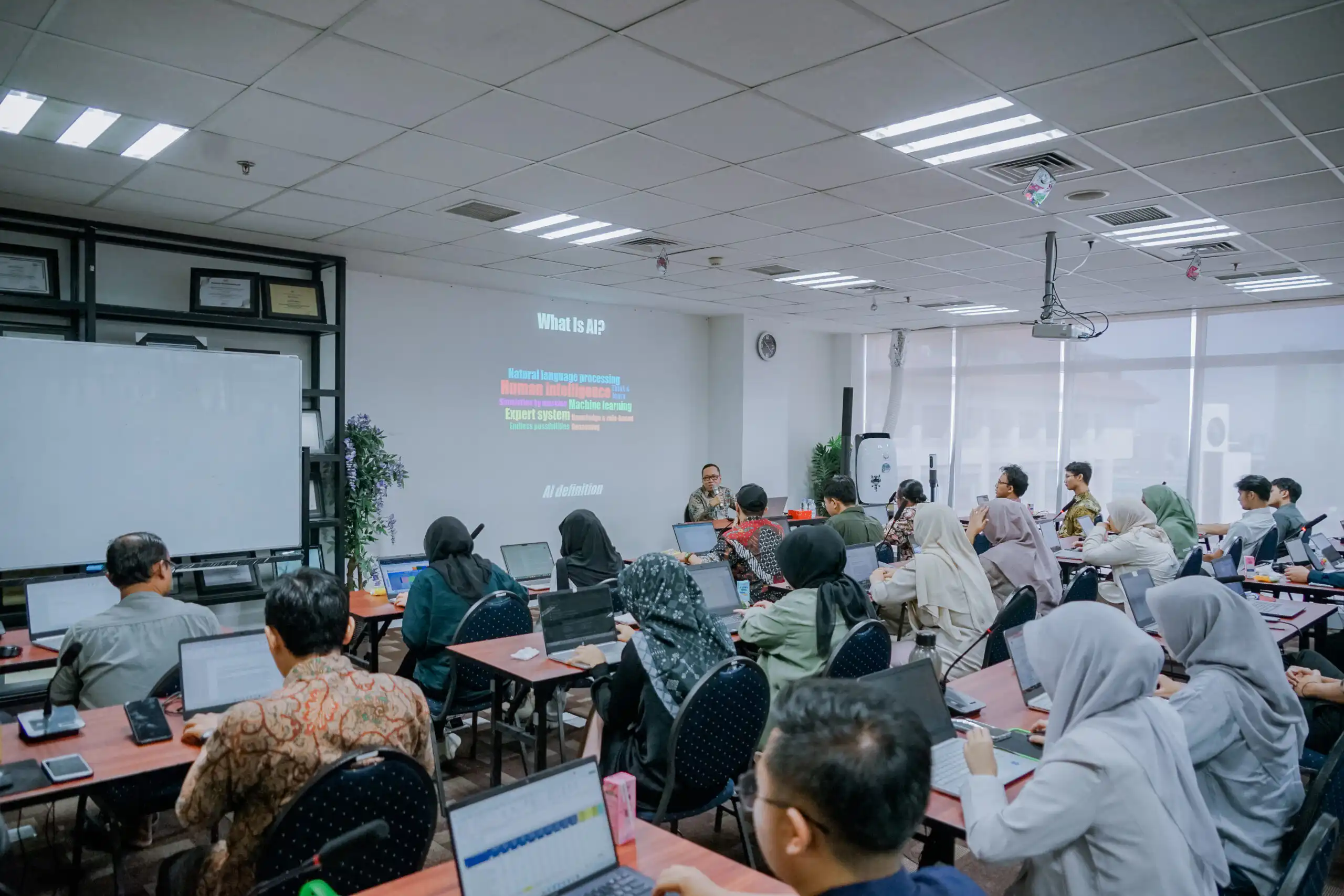 Kegiatan pelatihan penulisan AI