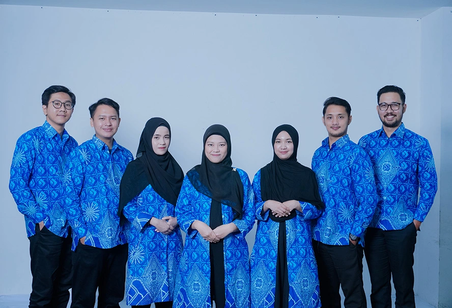 Pratama Indomitra Konsultan memiliki seragam batik
